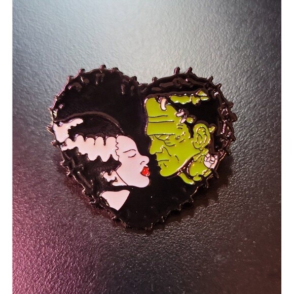 Frankenstein and bride of Frankenstein enamel pin - Picture 1 of 2